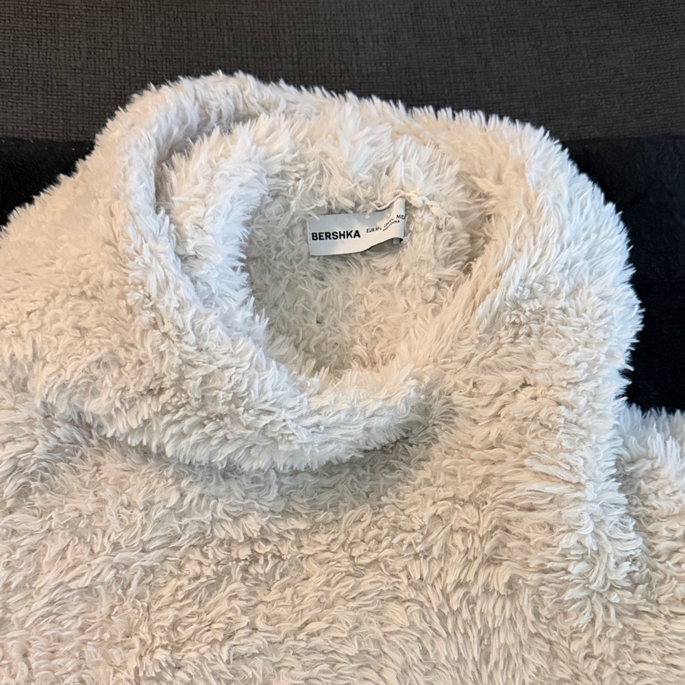 Bershka Women's Soft White Turtleneck Sweater